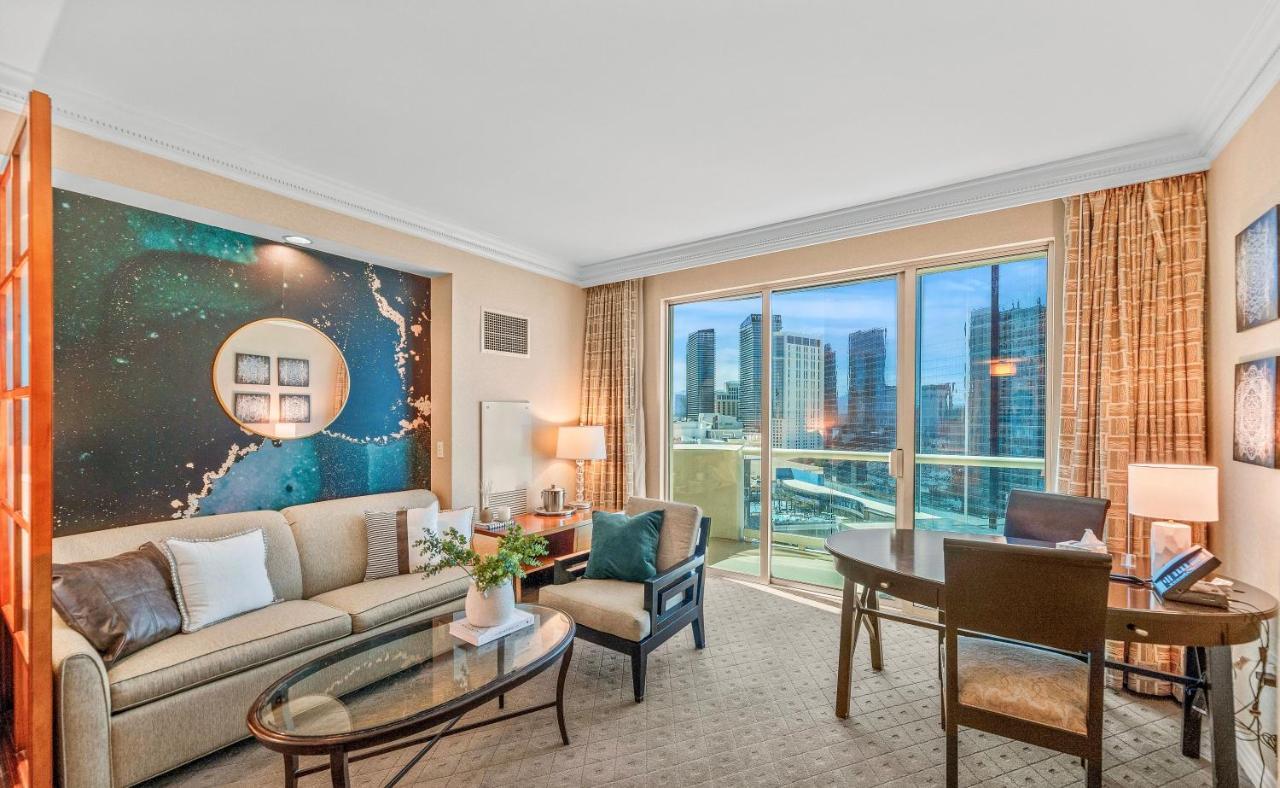 Balcony Full Strip View Suite Mgm Signature Free Valet Las Vegas Exterior foto